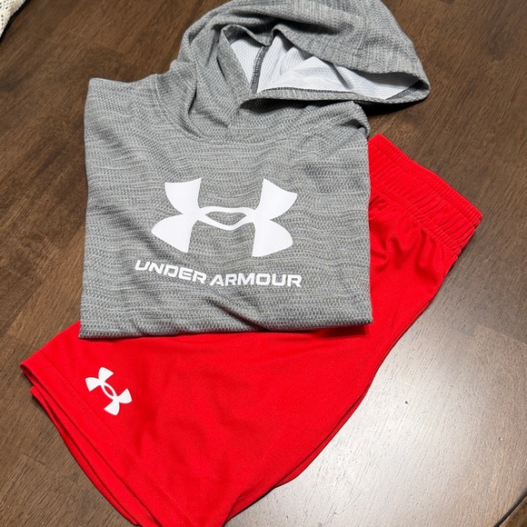 Under Armour Heather Gray Hoodie and Vibrant Red Shorts - Picture 10 of 10